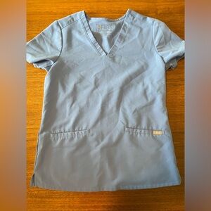 Figs light blue technical scrub top, short sleeved size XS, two pockets